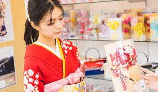 振袖姿をもっと可愛く 顔タイプ別で似合う髪型 髪飾りを大公開 21年 成人式の振袖レンタル 購入なら京都きもの友禅