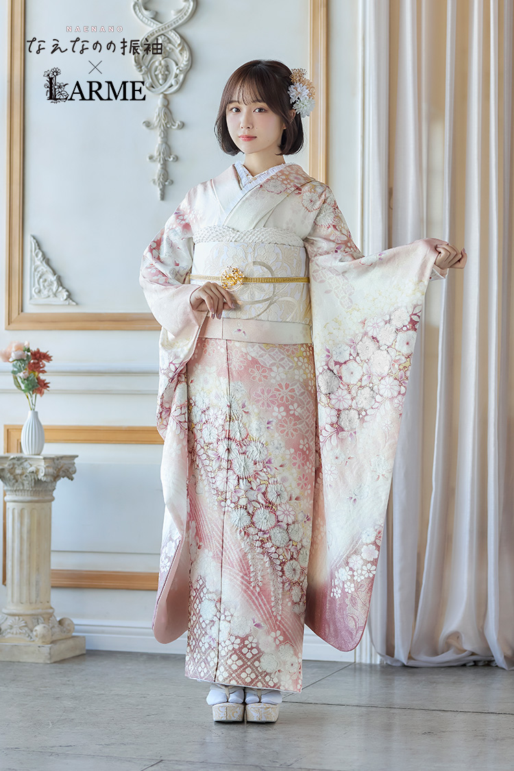 No.313 【新品/手絞り刺繡】鮮やかな赤色の振袖に、流れるように