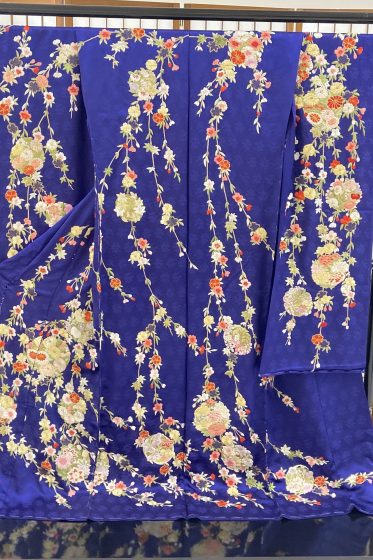 尾峨佐染繍　総刺繍振袖
