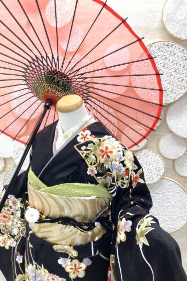 正絹　手刺繍　伝統技法　振袖　黒