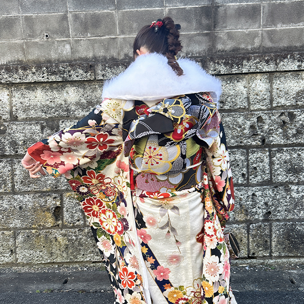 成人式当日もお電話をいただき安心して一生に一回の成人式を迎えることができました。