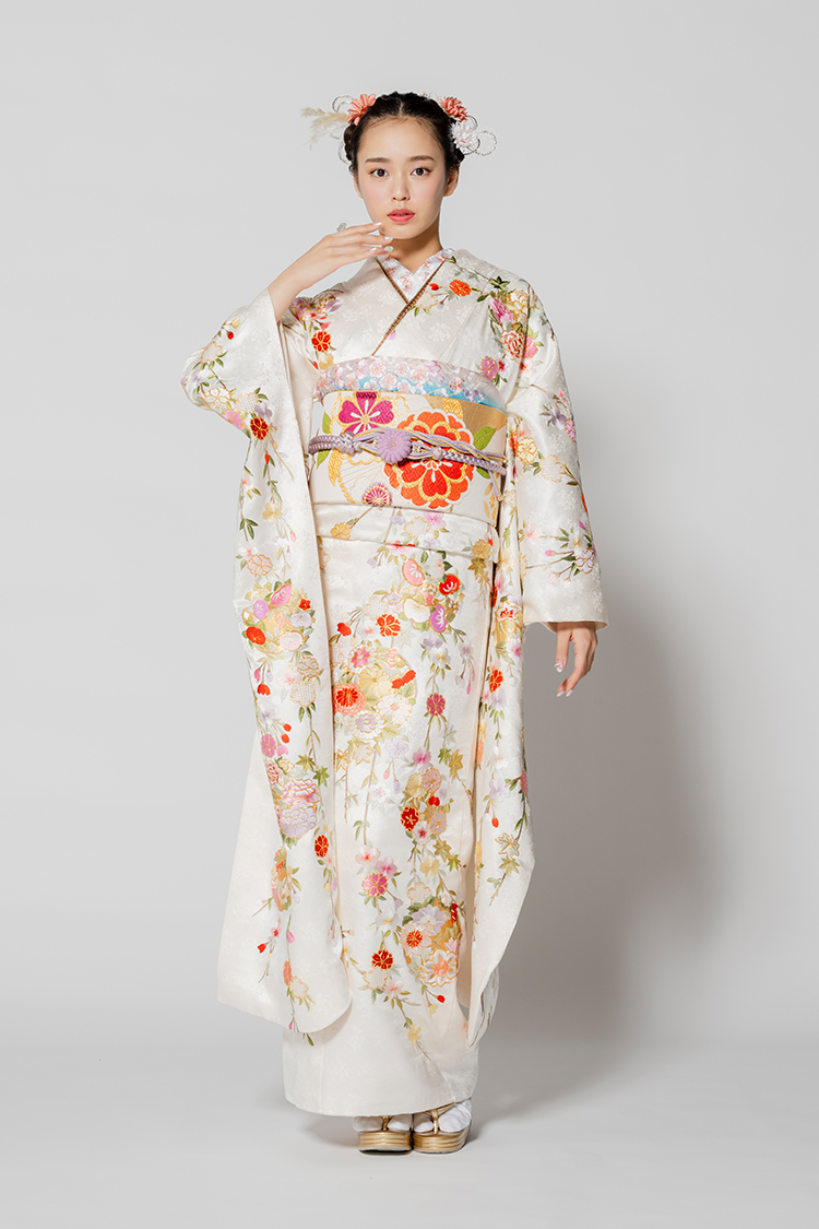 No.606370 【新品振袖/総刺繍 尾峨佐染繍】【白】白地に映える彩りの 