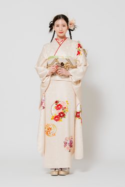No.1047 【新品/京友禅】やわらかなアイボリーの地色に優しい色