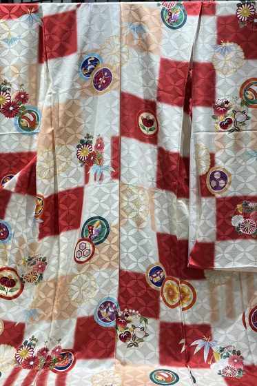 正絹　クリーム赤　古典