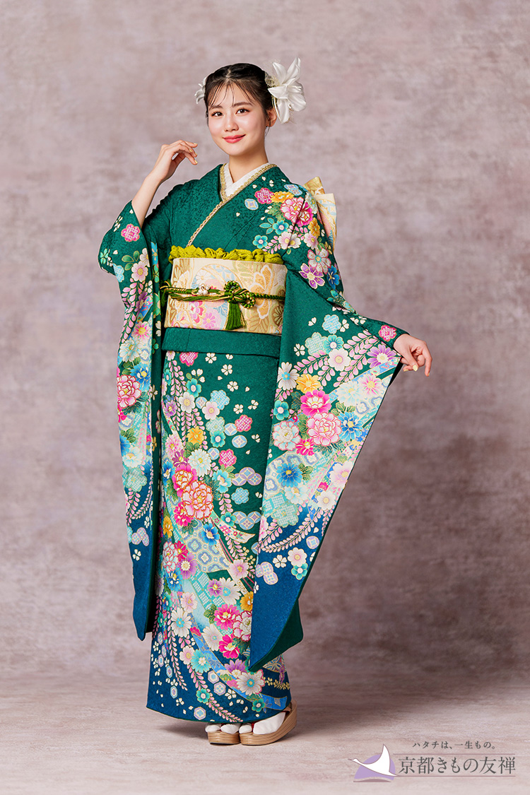 【新品振袖/京友禅】【緑】深緑に咲く牡丹や流れる藤の花が爽やかで上品な、好感度抜群の王道フェミニンスタイル / 1枚目