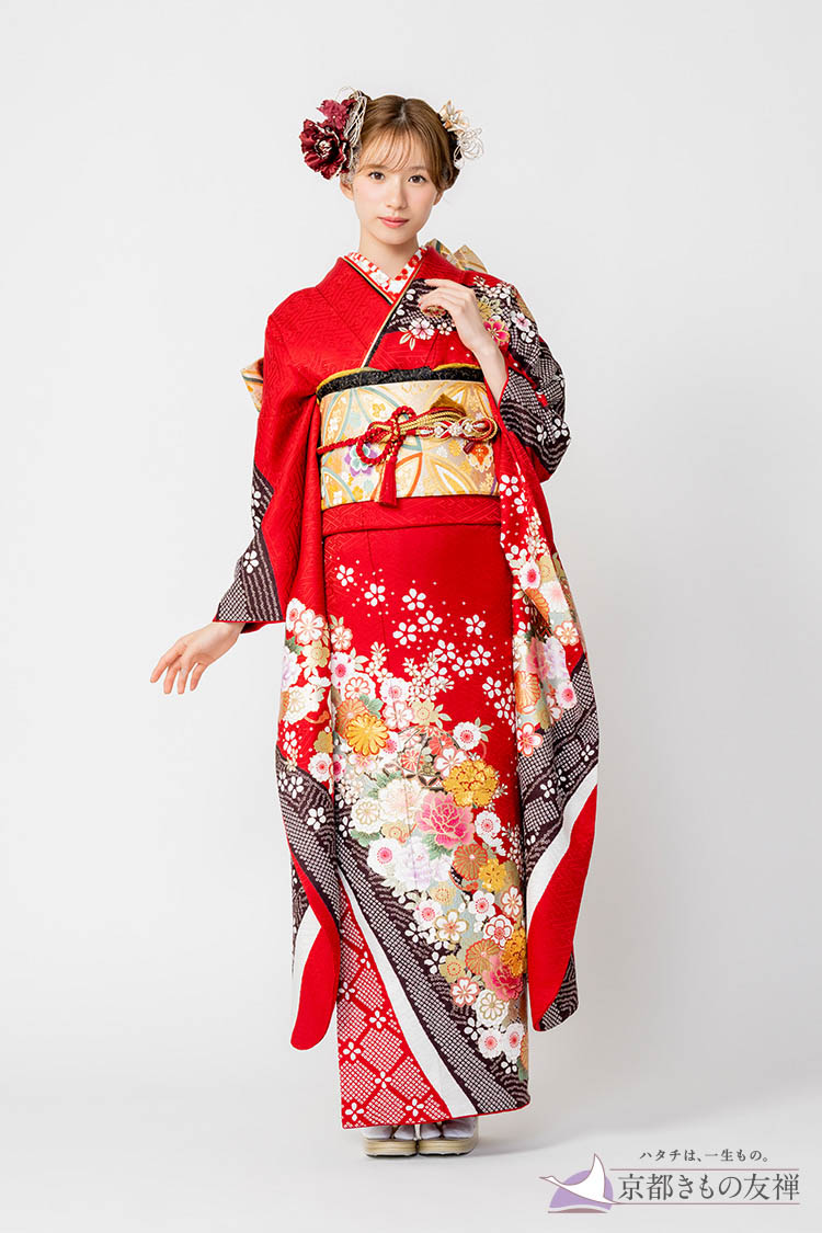 【新品振袖/金彩友禅】【赤】華やかな赤地に輝く金彩の花々と、レトロ可愛い絞り柄を合わせた、映え度抜群な王道古典スタイル！